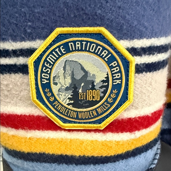 Limited Edition UGG Pendleton Yosemite National Park Boots, sz 9 - Picture 2 of 6